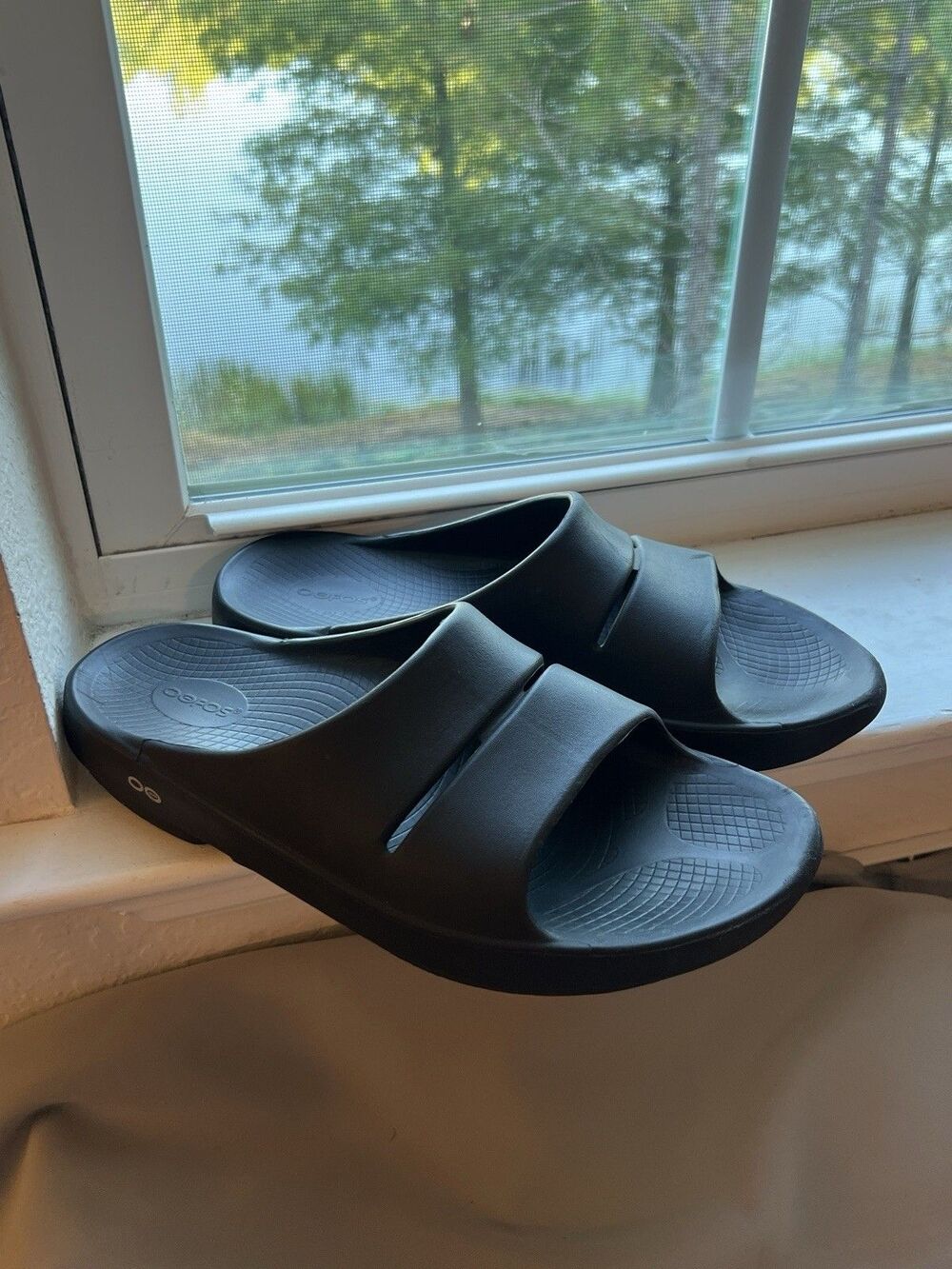 OOFOS OOahh Recovery Slide Sandals in Black Men’s 12 | Women’s 14